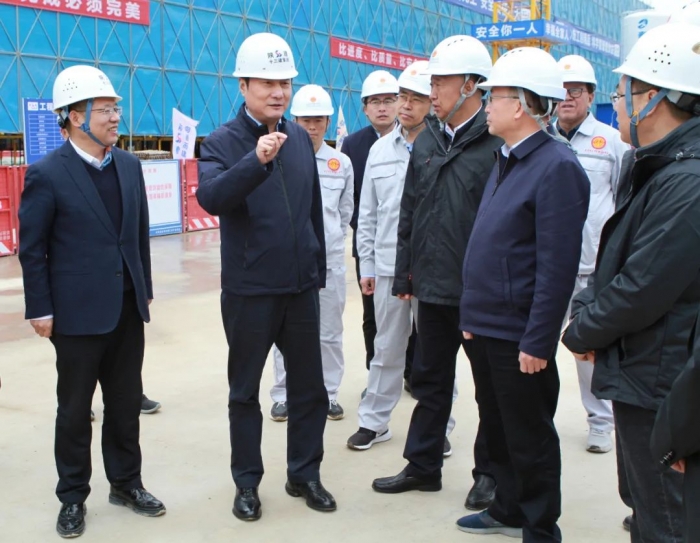 省人大常委會(huì)副主任、省...